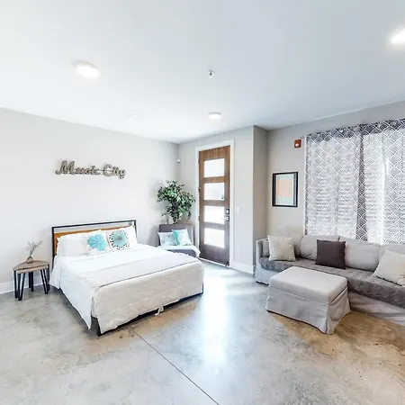 Music City Modern Apartment